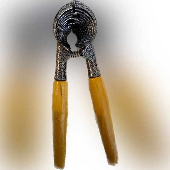 VTG NUTCRACKER METAL WOOD HANDLE TWIST TOP OPENER PECAN HOLIDAY GIFT CHRISTMAS - Picture 1 of 5